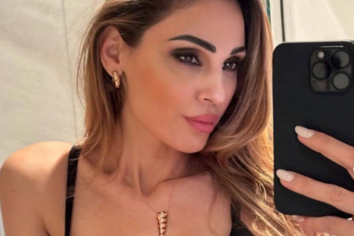 Anna Tatangelo, la prima foto insieme alla figlia Beatrice: festa della mamma speciale per la cantante