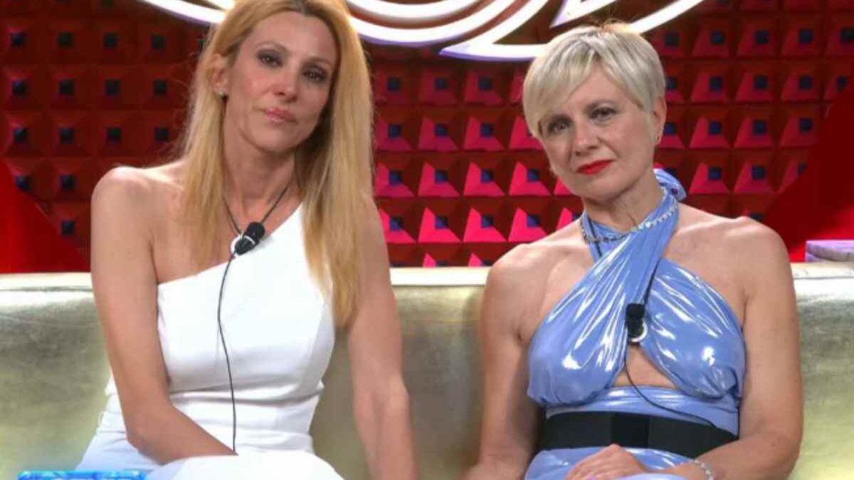 Antonella Elia scopre che l’ex Pietro ha scritto ad Adriana Volpe prima di entrare al Gf: cosa si sono detti (e la sua reazione)