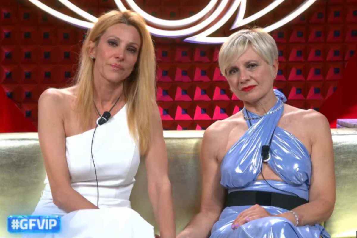 Antonella Elia scopre che l’ex Pietro ha scritto ad Adriana Volpe prima di entrare al Gf: cosa si sono detti (e la sua reazione)