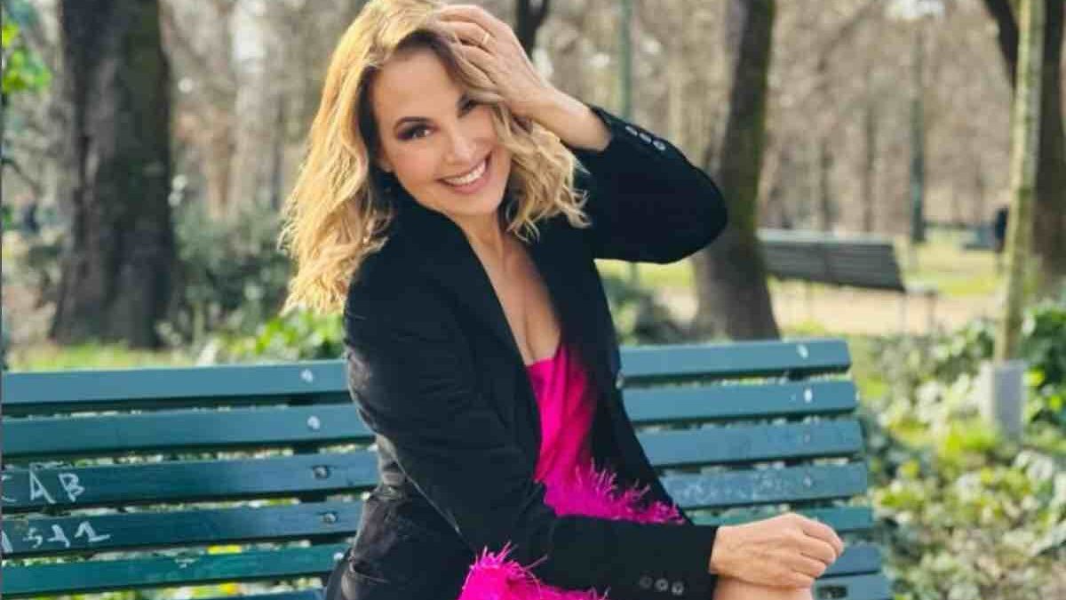 Barbara D’Urso al centro del tele-mercato, Selvaggia Lucarelli “smarca” Belen Rodriguez per L’Isola dei Famosi