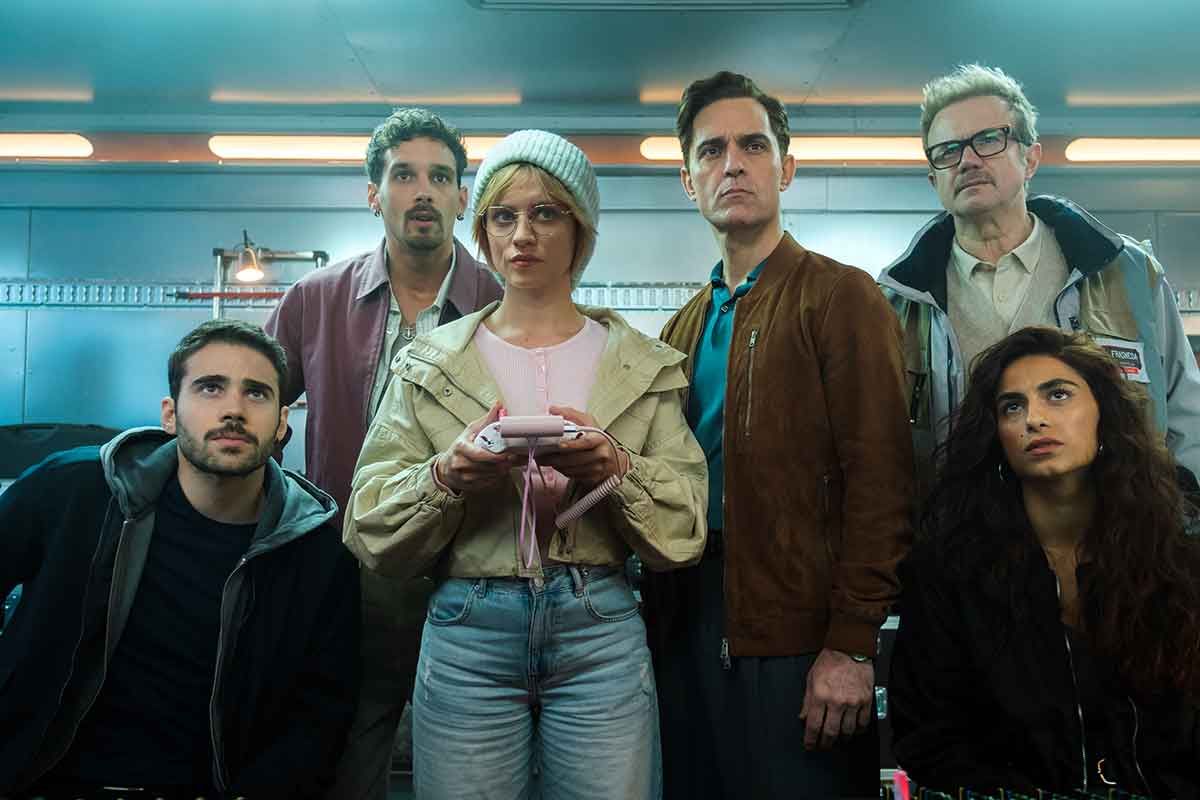 Berlino 2 su Netflix delude: La Casa di Carta ha esaurito le idee. Ma Netflix annuncia già Buscametales