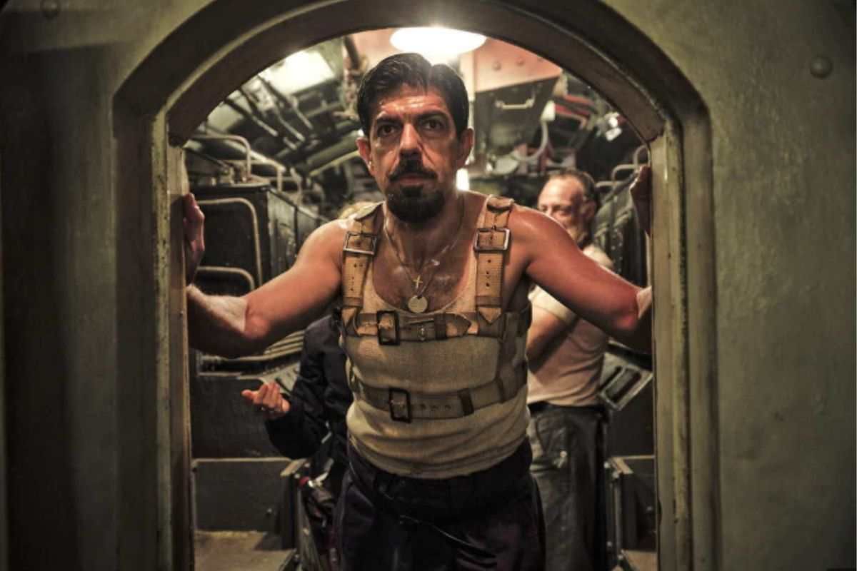 Favino nei panni di Todaro nel film Comandante