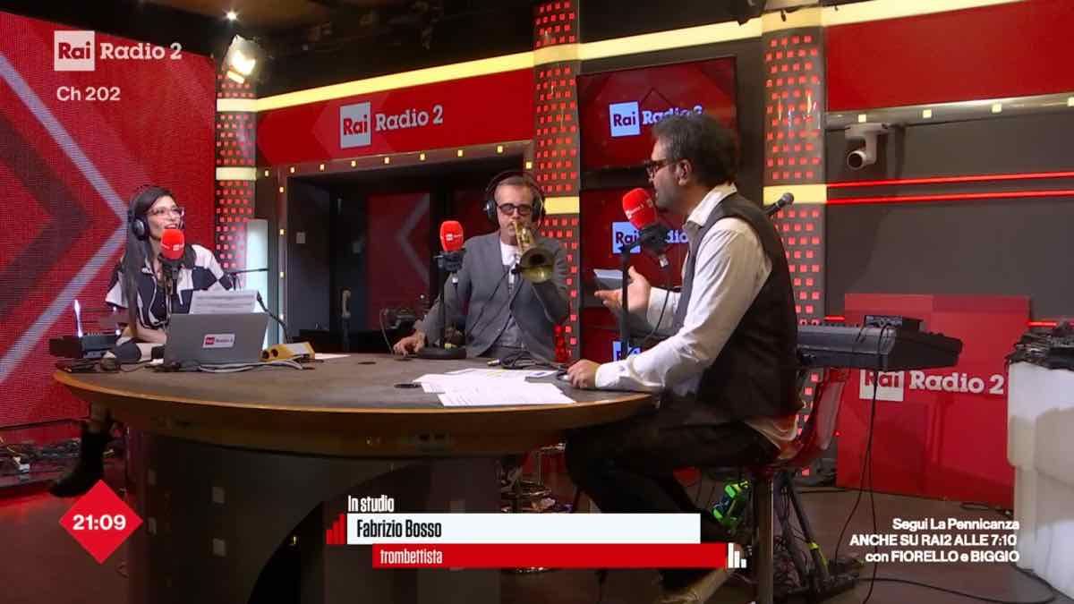 Federica Elmi e Agostino Penna con Fabrizio Bosso a Chiamami Radio2