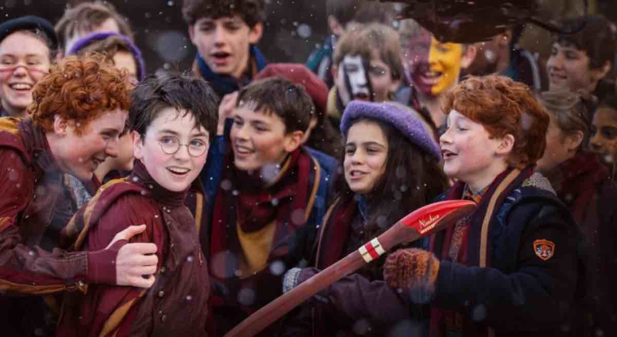 Harry Potter, la serie HBO cambia anche i costumi: la trasformazione delle divise da Quidditch fa già tendenza