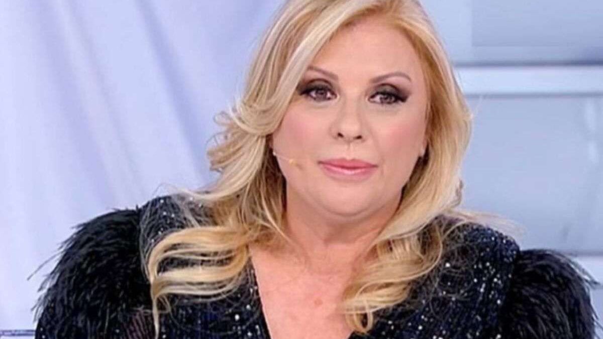 Tina Cipollari cambia look per la fine di Uomini e Donne. Il prima e il dopo