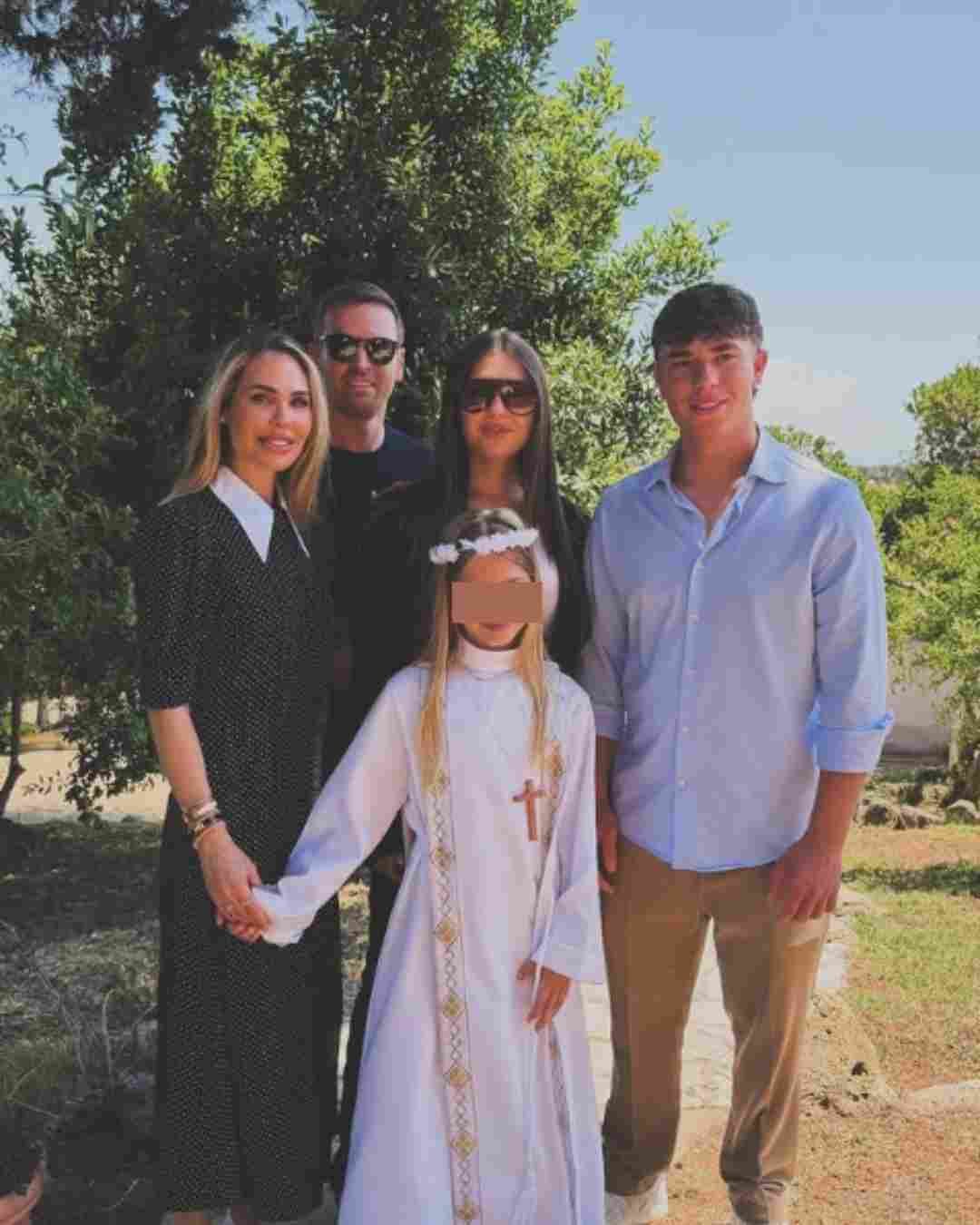 Ilary Blasi in compagnia dei figli e del compagno Bastian Muller