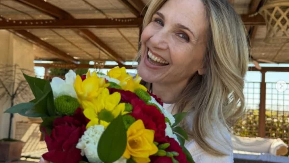 Cuccarini al matrimonio del figlio vestita così. E’ polemica, come si è presentata in Chiesa