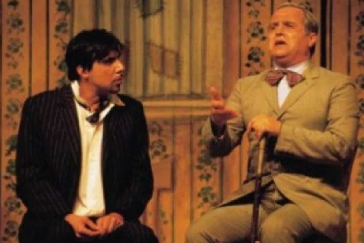 Trovato morto in casa e vegliato dal suo cagnolino. Lutto nel mondo del cinema: addio all’attore Vincenzo La Marca