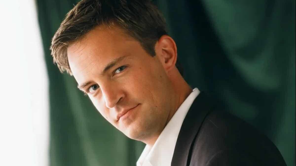 Matthew Perry, le sceneggiature di Friends e altri cimeli in vendita: un’asta benefica in ricordo dell’attore