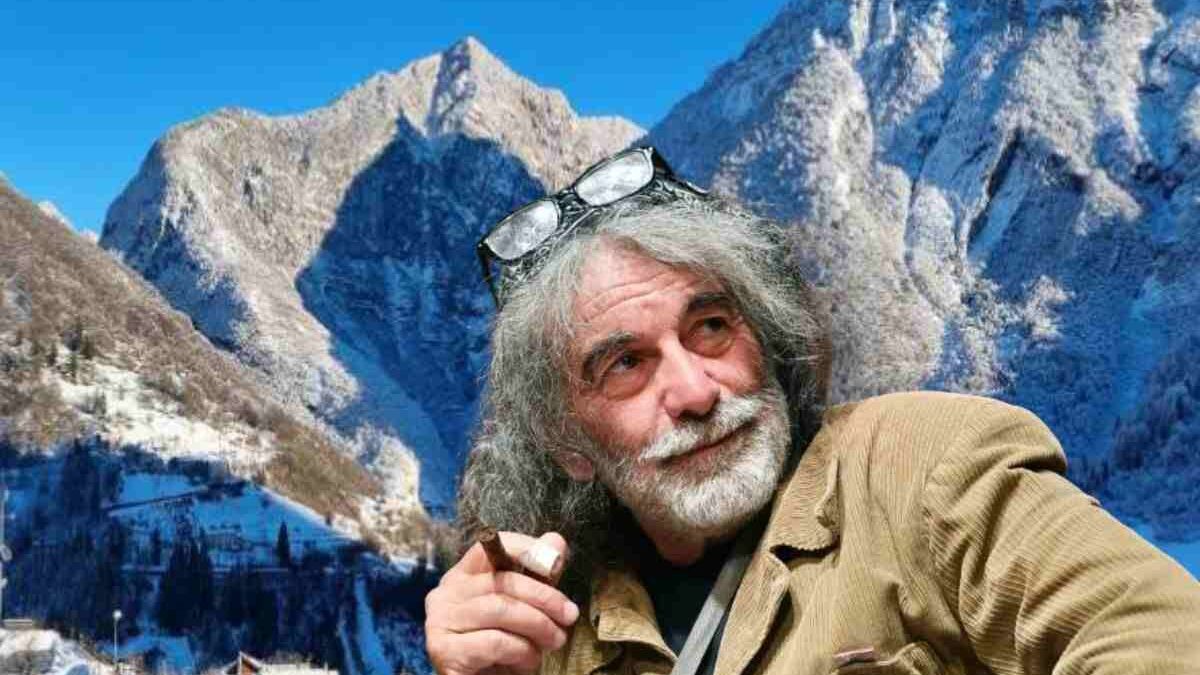 La casa rifugio di Mauro Corona incastonata tra le montagne: dove vive l’alpinista