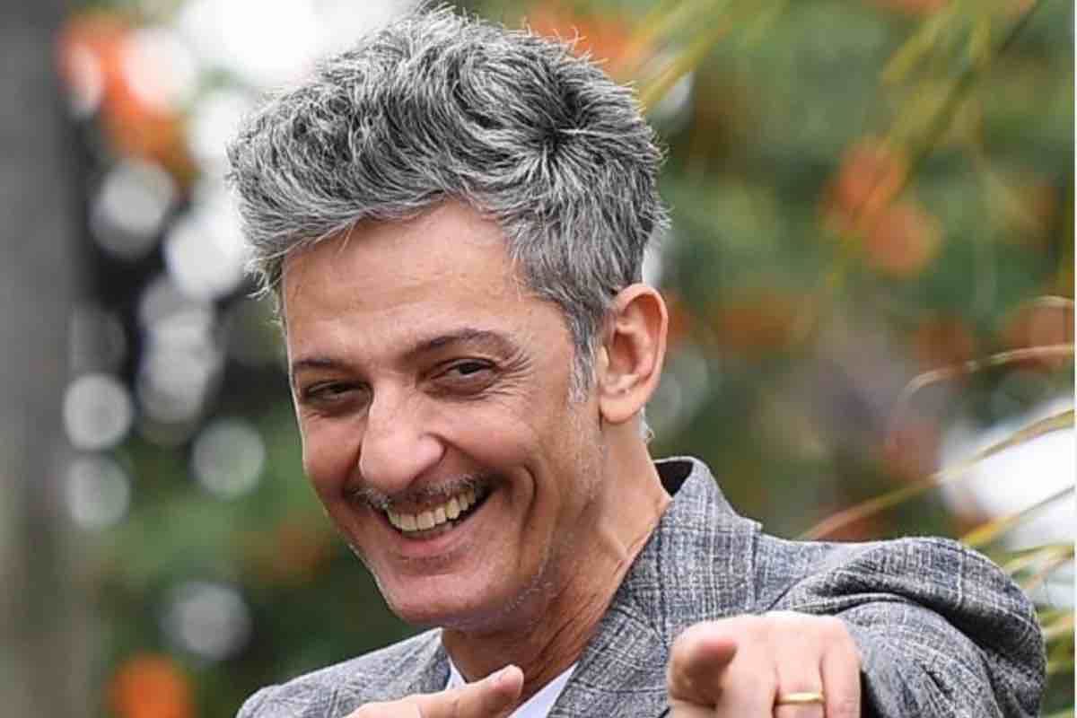 Rosario Fiorello, ultimo baluardo del Varietà: 66 anni fra talento, sorrisi e nuove idee