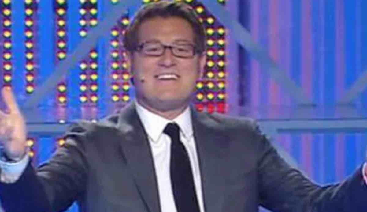 Sarabanda torna in prima serata con Enrico Papi