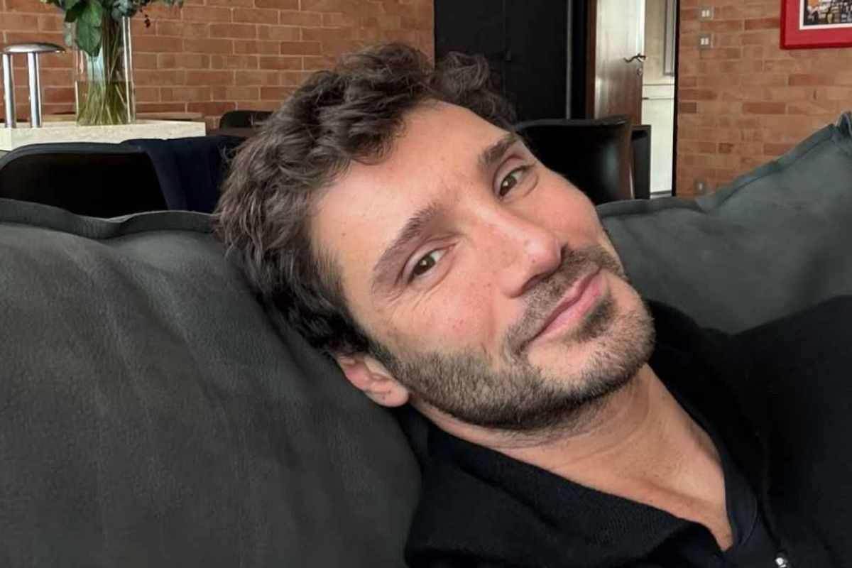 Affari Tuoi, disavventura per Stefano De Martino: vandalizzata l’auto, cosa ha trovato