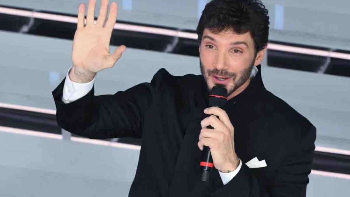 Sanremo 2027, cambia il regolamento: Dagospia e l’indiscrezione sulla serata cover