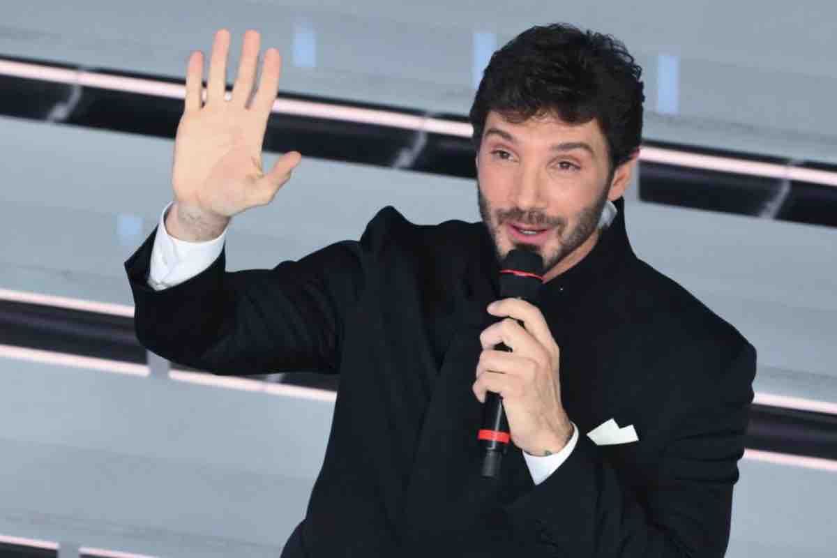 Sanremo 2027, cambia il regolamento: Dagospia e l’indiscrezione sulla serata cover