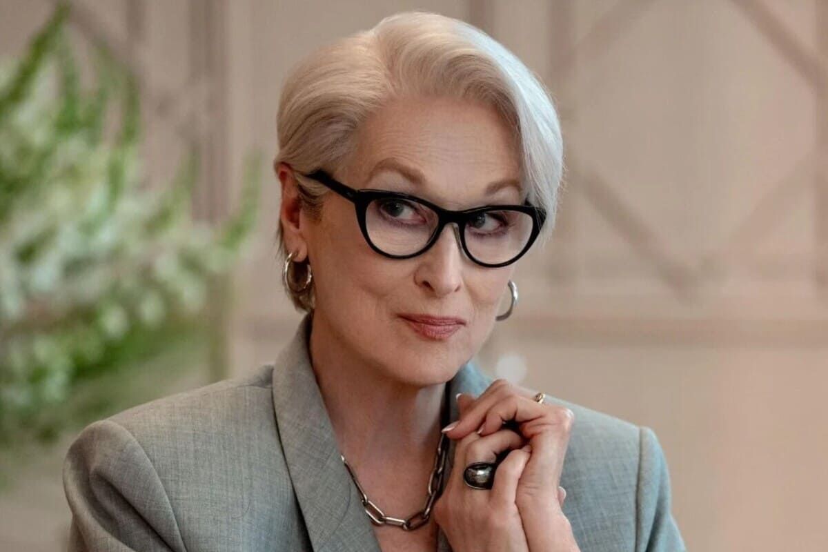 Meryl Streep come Miranda Priestly e Anne Hathaway come Andy Sachs in una scena de Il Diavolo Veste Prada