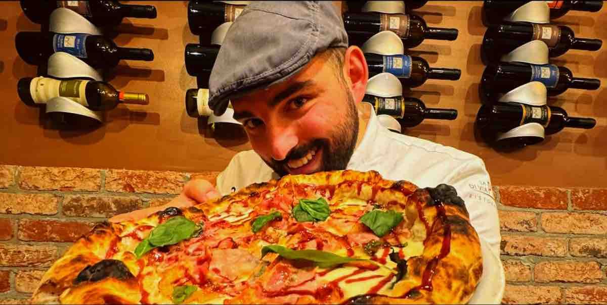 Under 25 Givani Talenti pizzaiolo all'opera