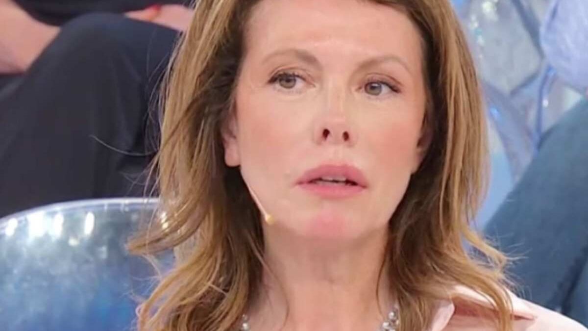 Cinzia Paolini, il gesto per Maria De Filippi dopo Uomini e Donne: scatta la polemica