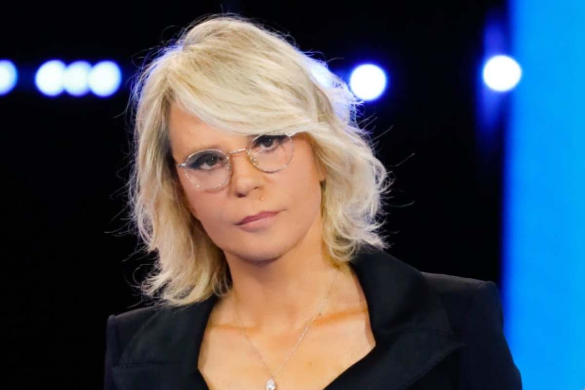 Maria De Filippi beccata in vacanza con il figlio Gabriele: la fuga segreta in un posto inaspettato