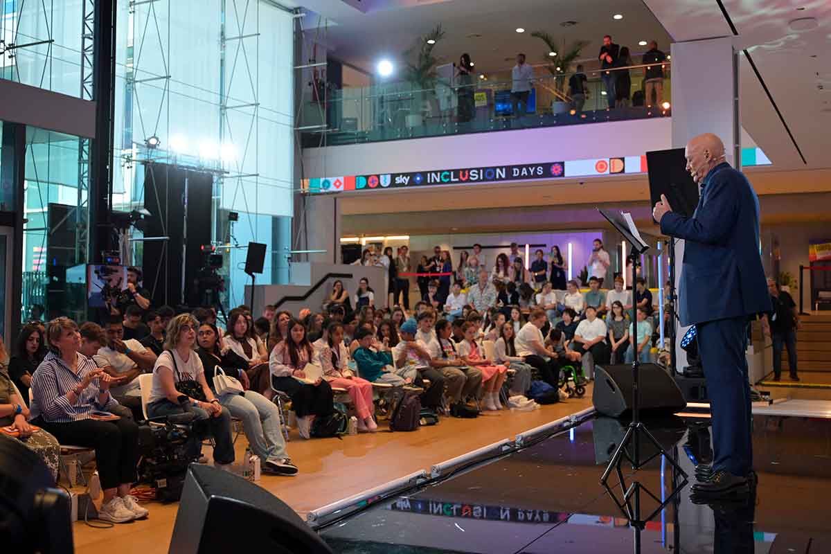 Stefano Nazzi: Indagini diventa un Live, 15 sold out e il debutto su Sky con Nazzi Racconta