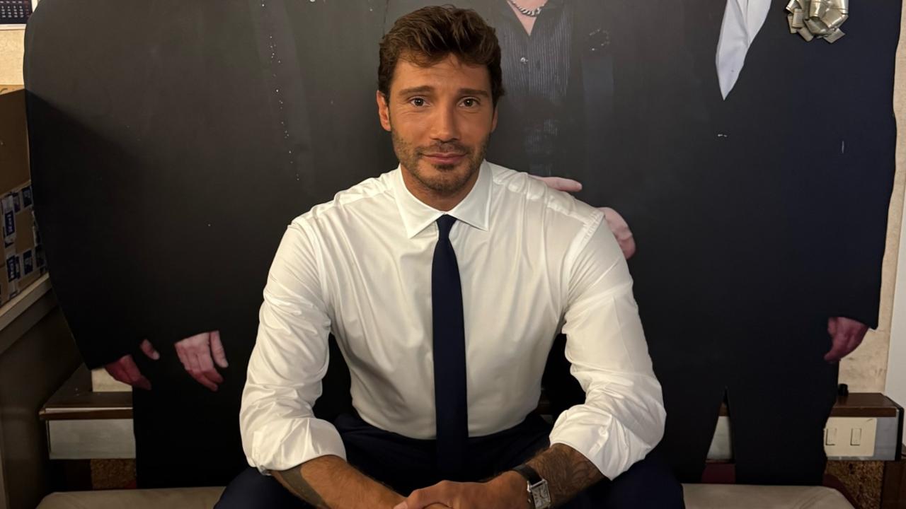 Sanremo 2027, Stefano De Martino vuole Bruno Mars e Vasco Rossi: un terzo nome è il suo sogno