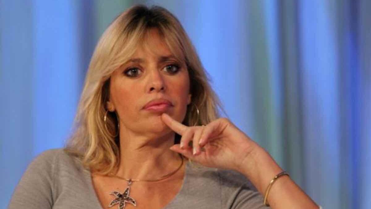 Alessandra Mussolini, come si cambia per l’Auditel: da opinionista pungente a nuovo riferimento di Maria De Filippi