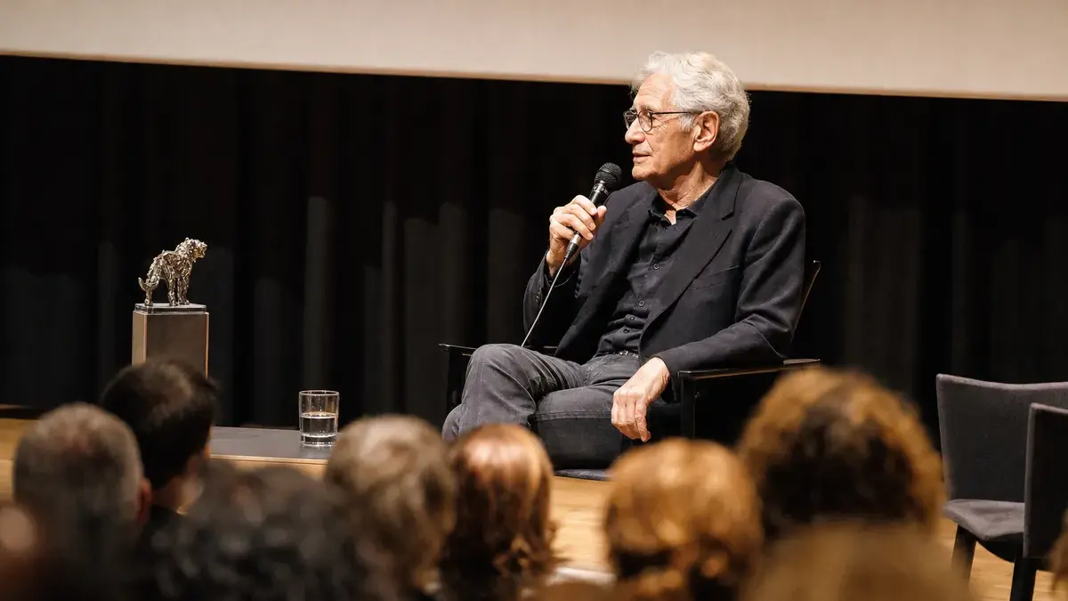 David Lynch, dai giornali per sbarcare il lunario all’incontro con Armani