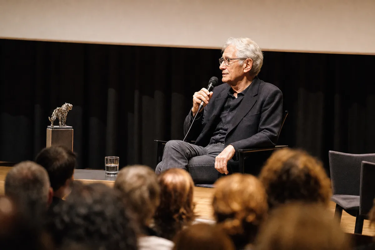 David Lynch, dai giornali per sbarcare il lunario all’incontro con Armani