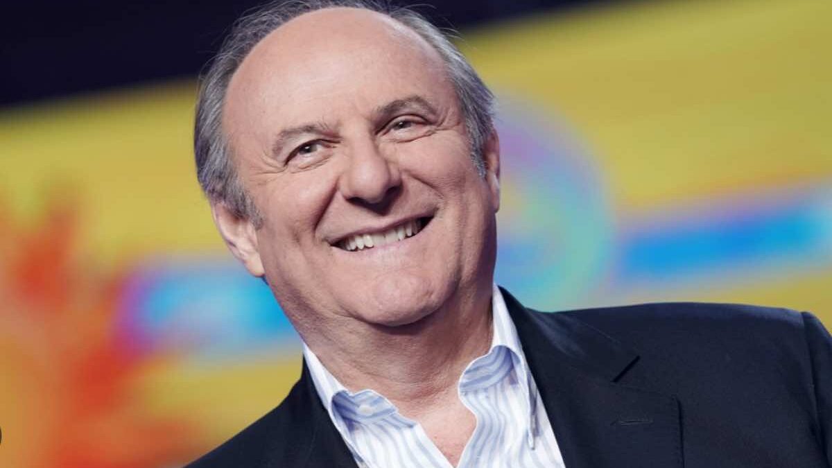 La Ruota della Fortuna festeggia Gerry Scotti: puntata speciale per i 70 anni del conduttore