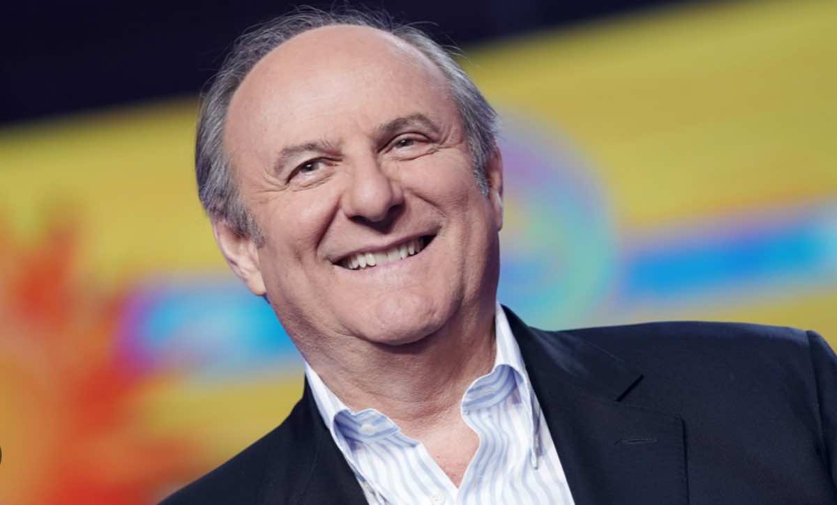 La Ruota della Fortuna festeggia Gerry Scotti: puntata speciale per i 70 anni del conduttore