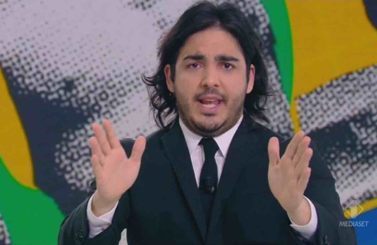 Max Angioni lascia la conduzione de Le Iene