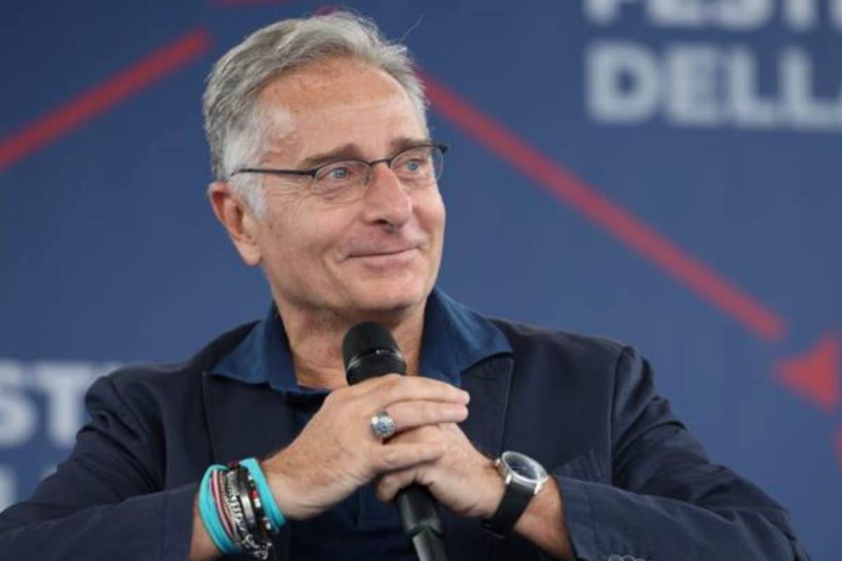 Paolo Bonolis contro le fake news dopo la separazione da Sonia Bruganelli: “Siamo in ottimi rapporti per il bene dei figli”