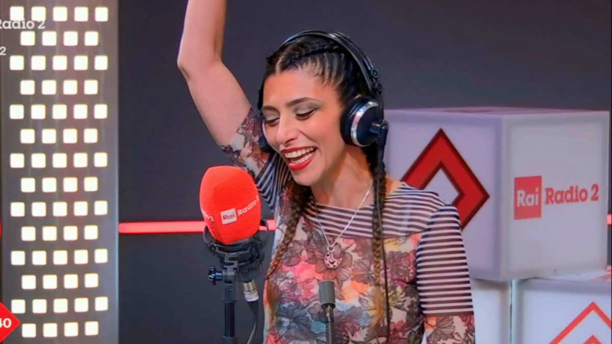 Spettinati Weekend, l’estate su Radio2 tra curiosità e divertimento con Federica Elmi