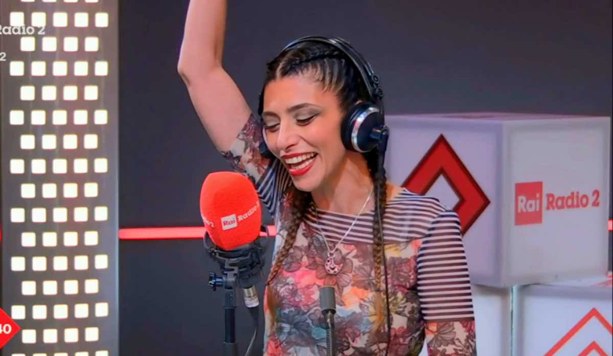 Spettinati Weekend, l’estate su Radio2 tra curiosità e divertimento con Federica Elmi
