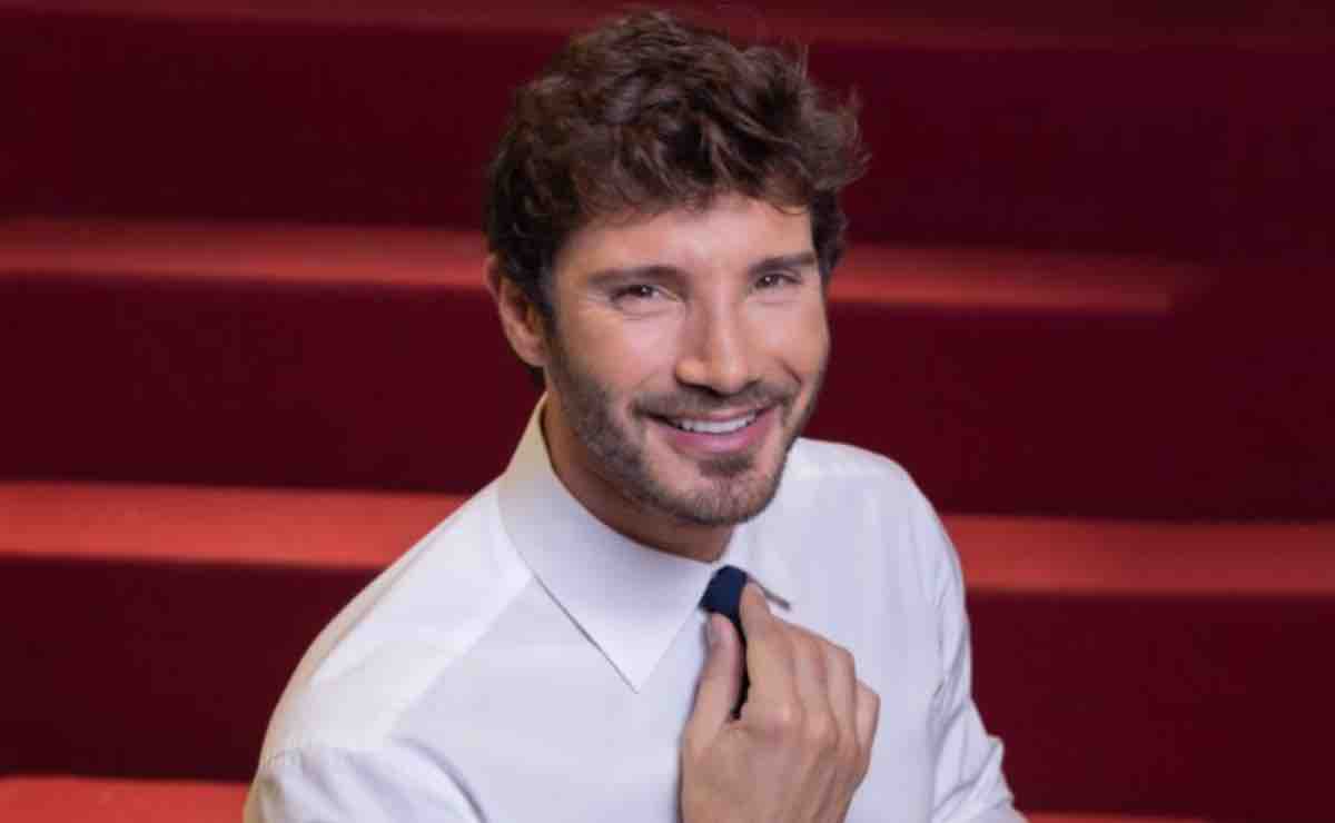 Stefano De Martino volto di punta su Raiuno con Affari Tuoi