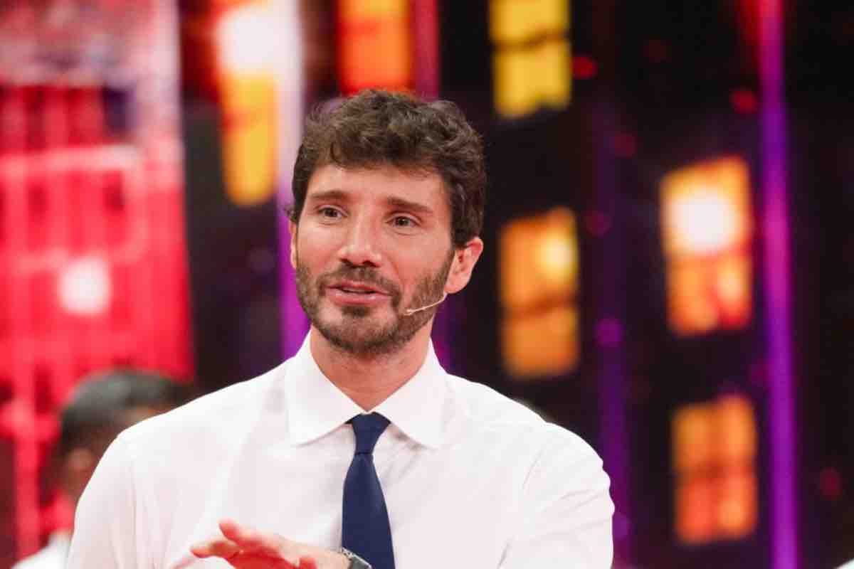 Stefano De Martino conduce STEP su Rai2