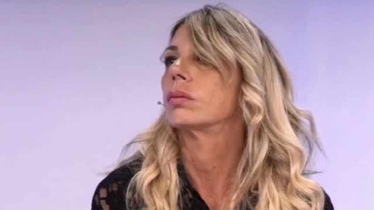 Uomini e Donne, Aurora Tropea contro Maria De Filippi: le accuse dell’ex dama