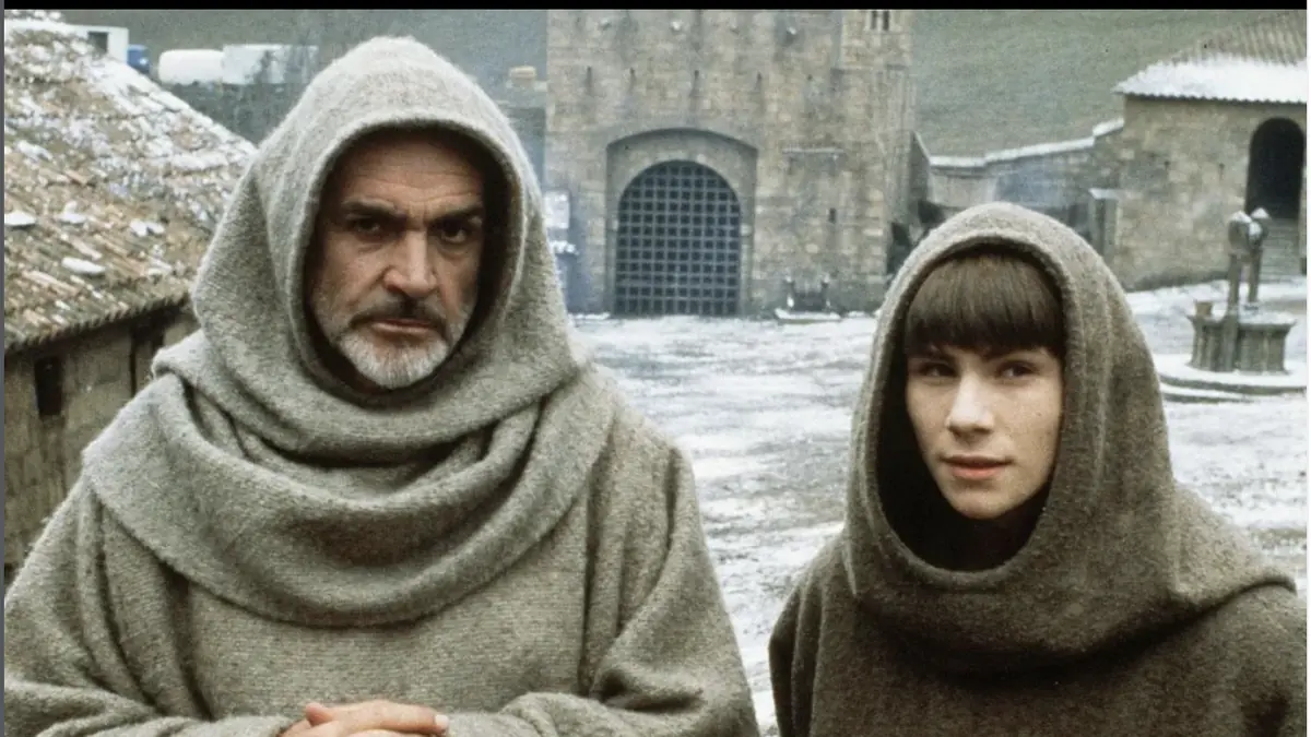 «Il nome della rosa» 40 anni dopo: il film che trasformò Eco in un mistero gotico internazionale