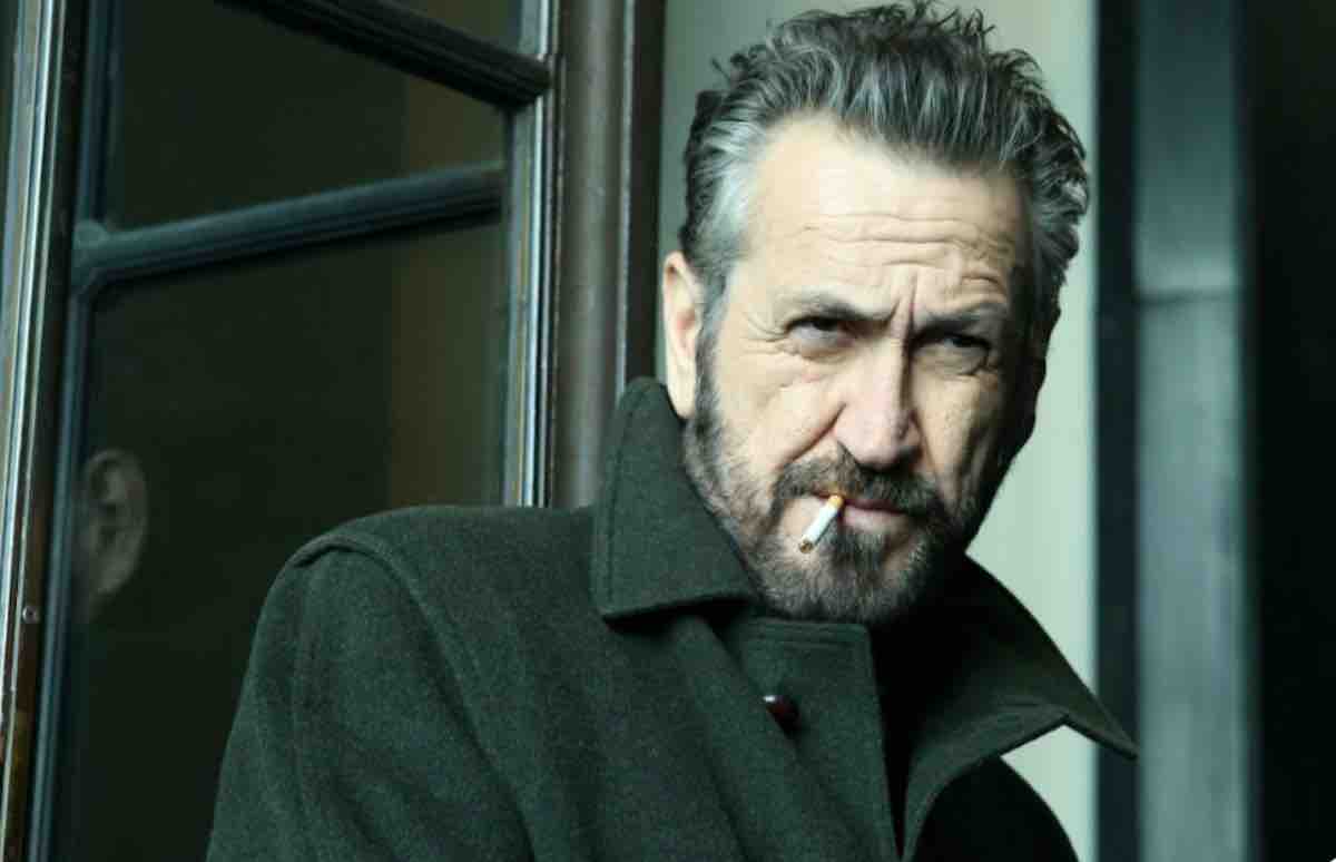Rocco Schiavone, la settima stagione a febbraio 2027: Marco Giallini annuncia il ritorno del Vicequestore