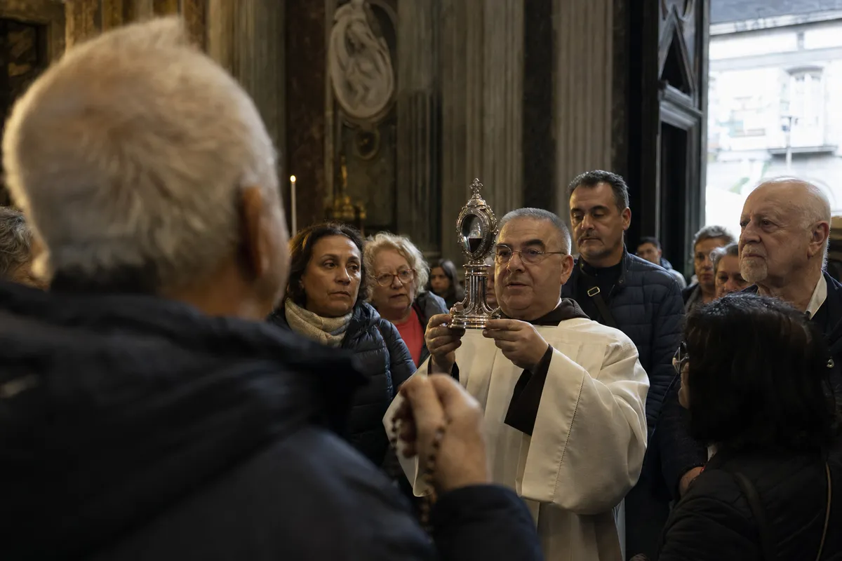 ’O sang: il miracolo di San Gennaro tra fede, tradizione e identità popolare